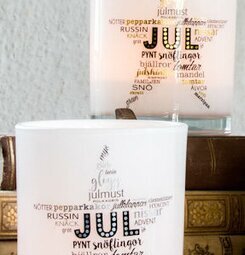 Julstjärna Silver - Majas Cottage på vit yta med böcker