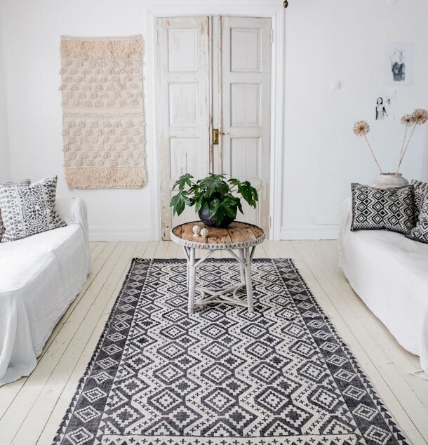 Matta Aztec Tribes från Majas Cottage i stilrent vardagsrum