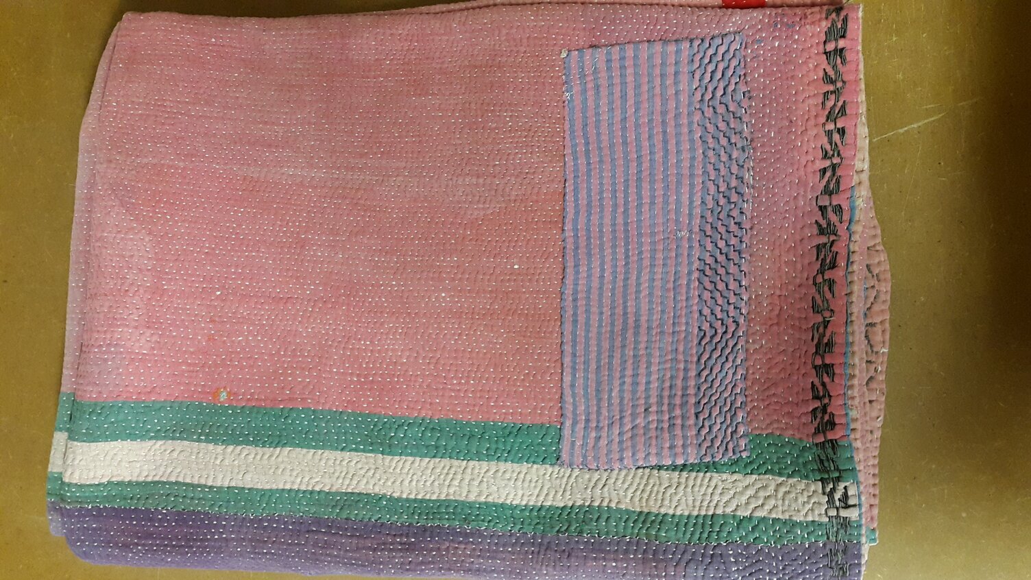 Pläd Sari - IB Laursen, rosa med färgglada detaljer