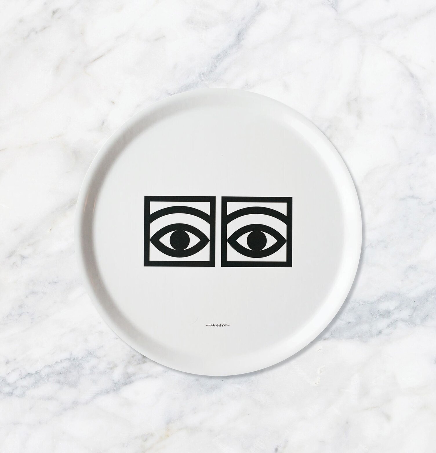 Bricka Ögon Cacao Vit från Olle Eksell på marmoryta