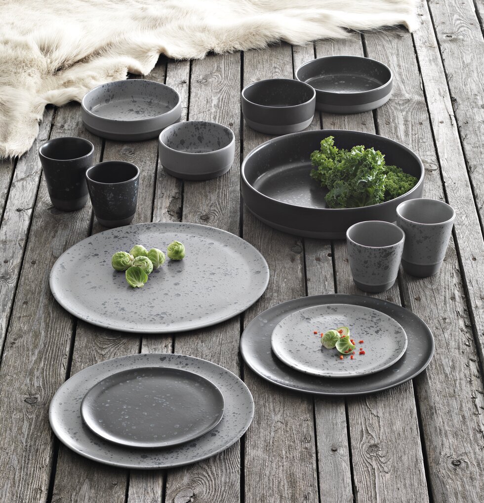 Serveringsfat RAW Stengods Svart från Raw med brysselkål