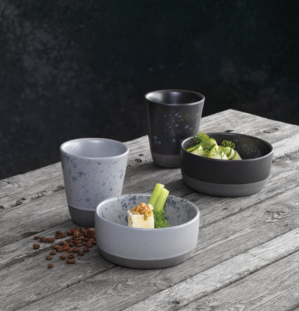 Skål Stengods RAW Grå från Raw på rustikt träbord