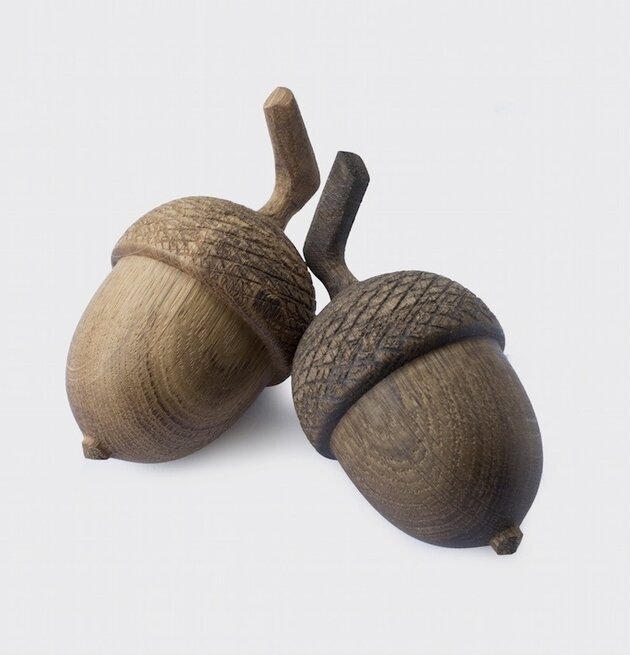 Ekollon från S.O.O.P. Stockholm i ljus och mörk massiv ek