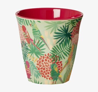 Bild av färgsprakande mugg med tropiskt motiv och papegojor