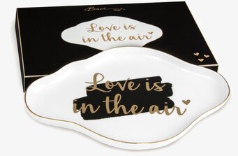 Porslinsfat - Love Is In The Air från BOXinBAG med förpackning