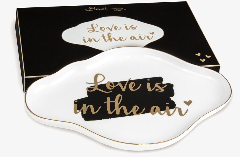 Porslinsfat - Love Is In The Air från BOXinBAG med förpackning