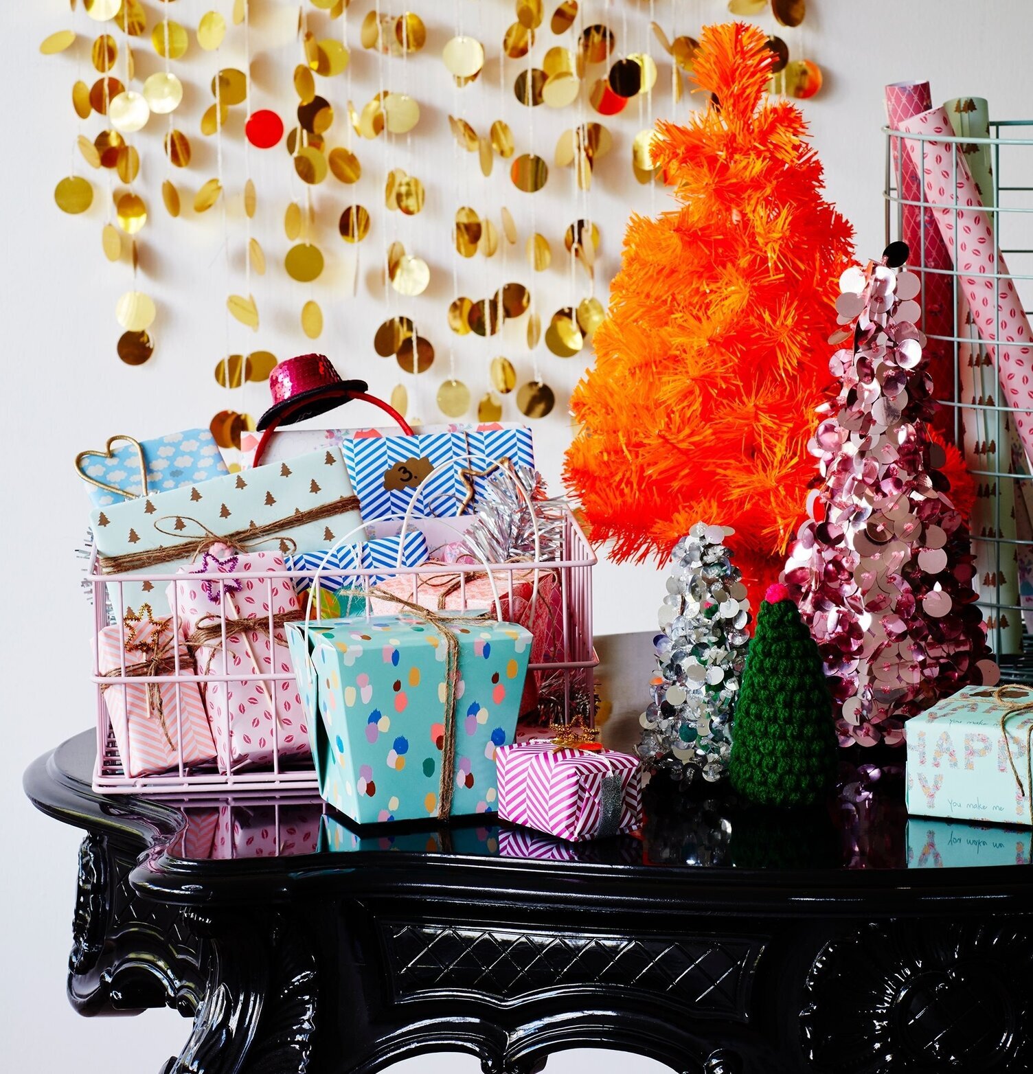 Guldpaljett Girland från Rice i festlig och elegant miljö