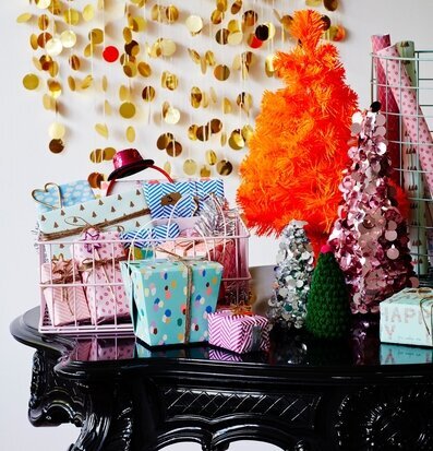 Guldpaljett Girland från Rice i festlig och elegant miljö