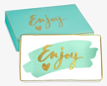 Porslinsfat - Enjoy från BOXinBAG med mintgrön och guld design