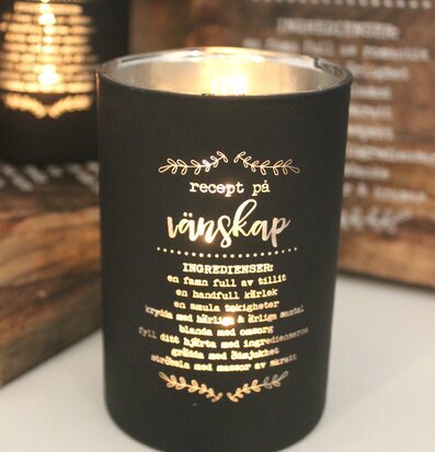 Vänskap - Majas Cottage, svart ljus med guldtext, vänskap