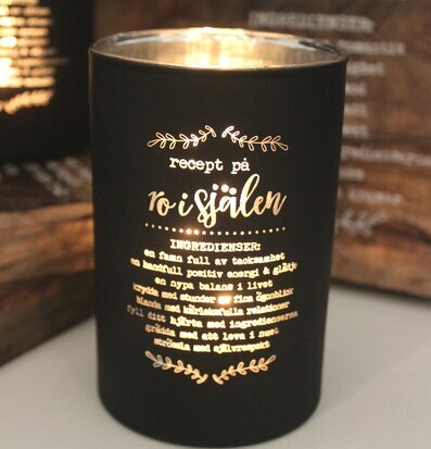 Ro I Själen - Majas Cottage ljuslykta med guldfärgat tryck