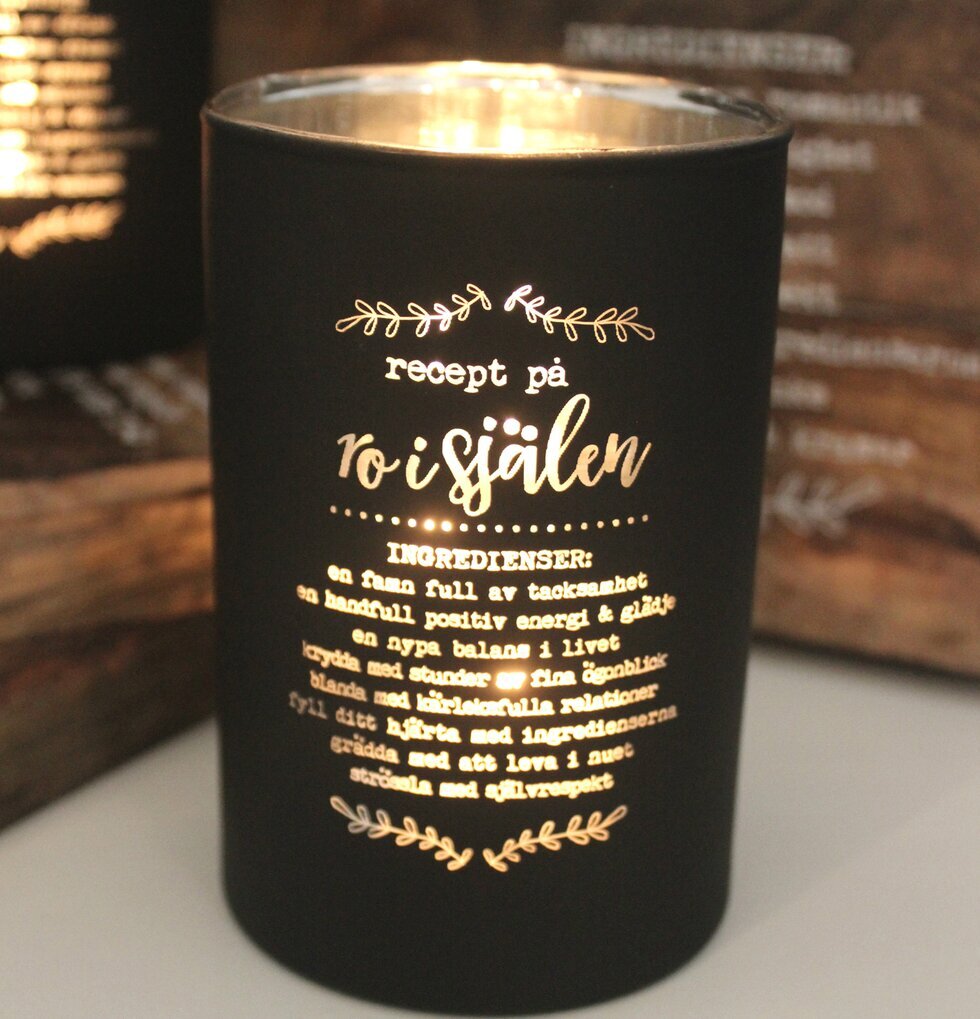 Ro I Själen - Majas Cottage ljuslykta med guldfärgat tryck