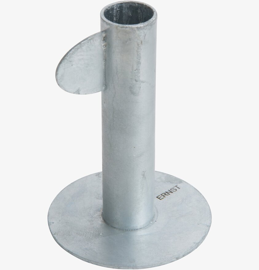 Ljusstake Ernst från Ernst i metall med industriell design