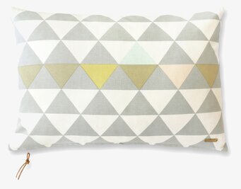 Kuddfodral Vincent Grå från Majvillan med geometriskt mönster