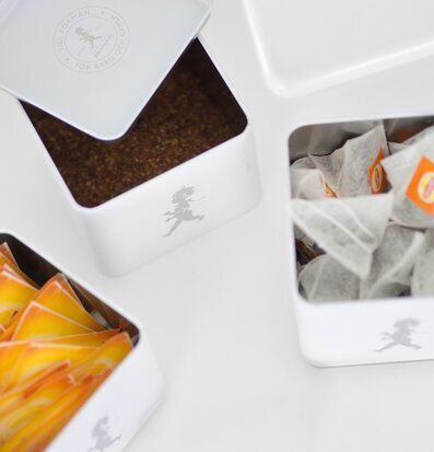 Bild av eleganta och funktionella teburkar i köket