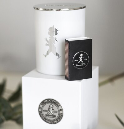 Doftljus Vit/Linne från Solstickan med tändsticksask