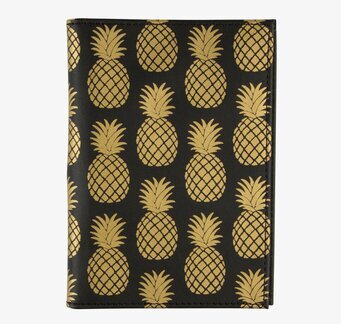 Passfodral Gold Pineapple från Sass & Belle med ananasmotiv