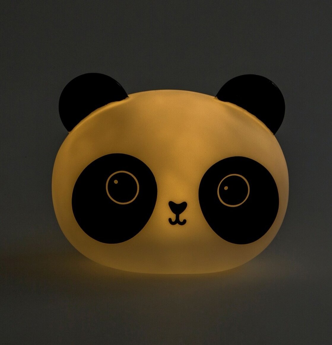Nattlampa Panda Kawaii från Sass & Belle i barnrum