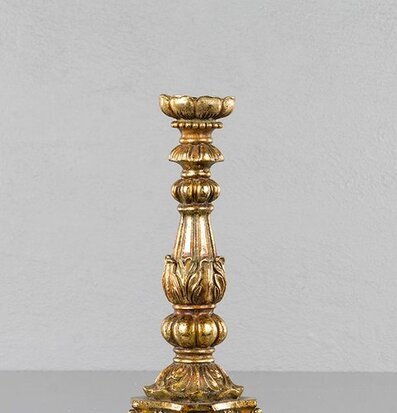 Ljusstake M Guld från A Lot Decoration med elegant design