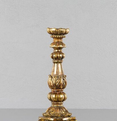 Ljusstake M Guld från A Lot Decoration med elegant design