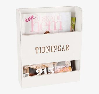 Tidningsställ Vit från Different Design med handskriven text