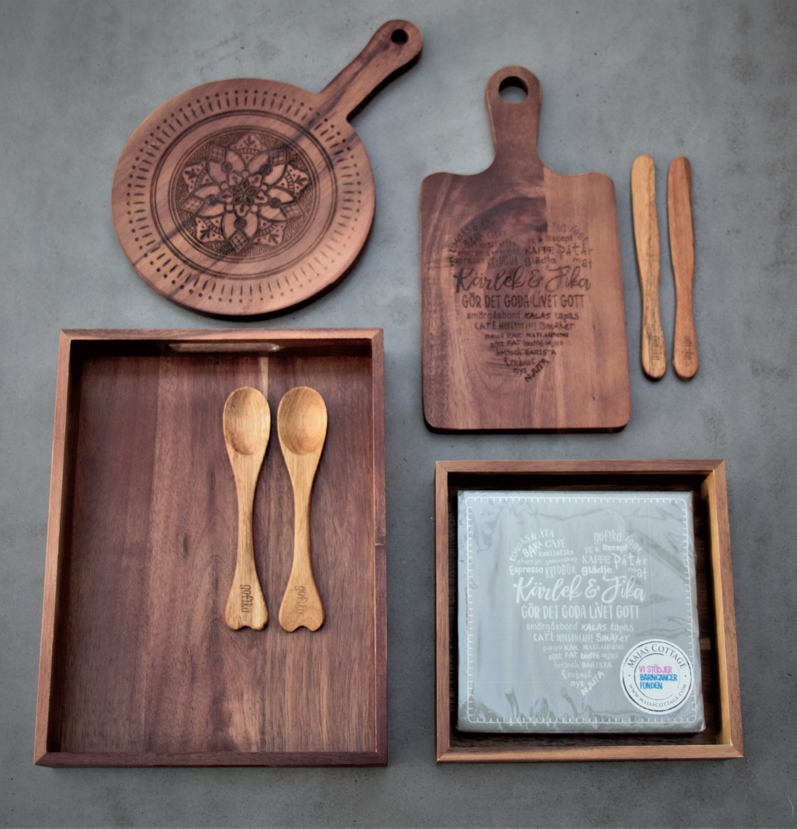 Servetthållare Kärlek & Fika från Majas Cottage i trä