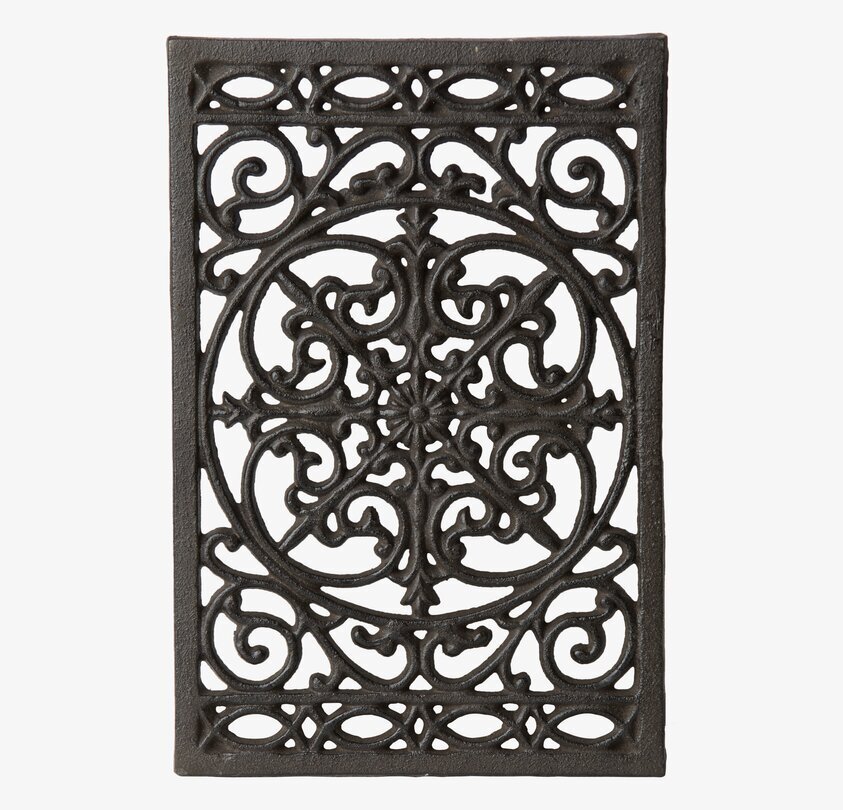 Grytunderlägg Frej från Affari i gjutjärn med mönster