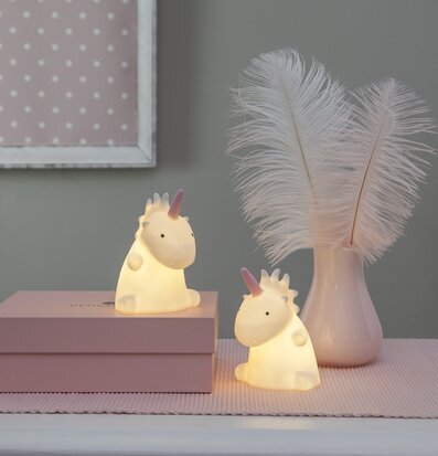 Nattlampa Polly Enhörning från Star Trading på rosa låda