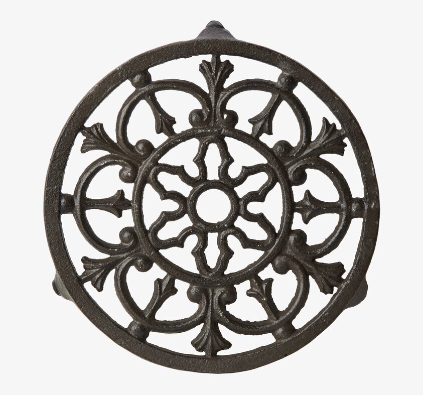 Grytunderlägg Frej från Affari i gjutjärn med mönster