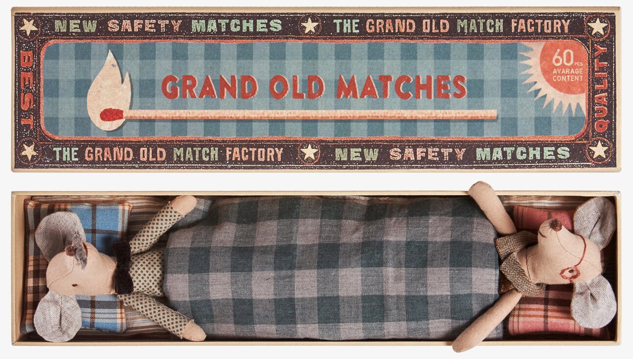 Grandpa & Grandma In Matchbox från Maileg, charmig leksak