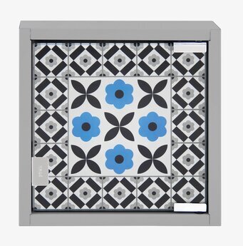 Nyckelskåp Blomma Grå från Derriére la porte med blommotiv