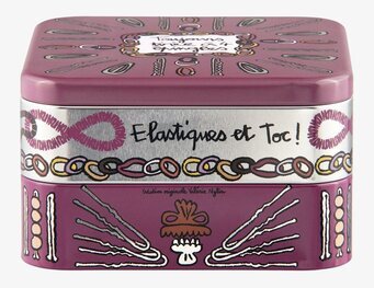 Bild av charmig plåtburk för håraccessoarer hemma