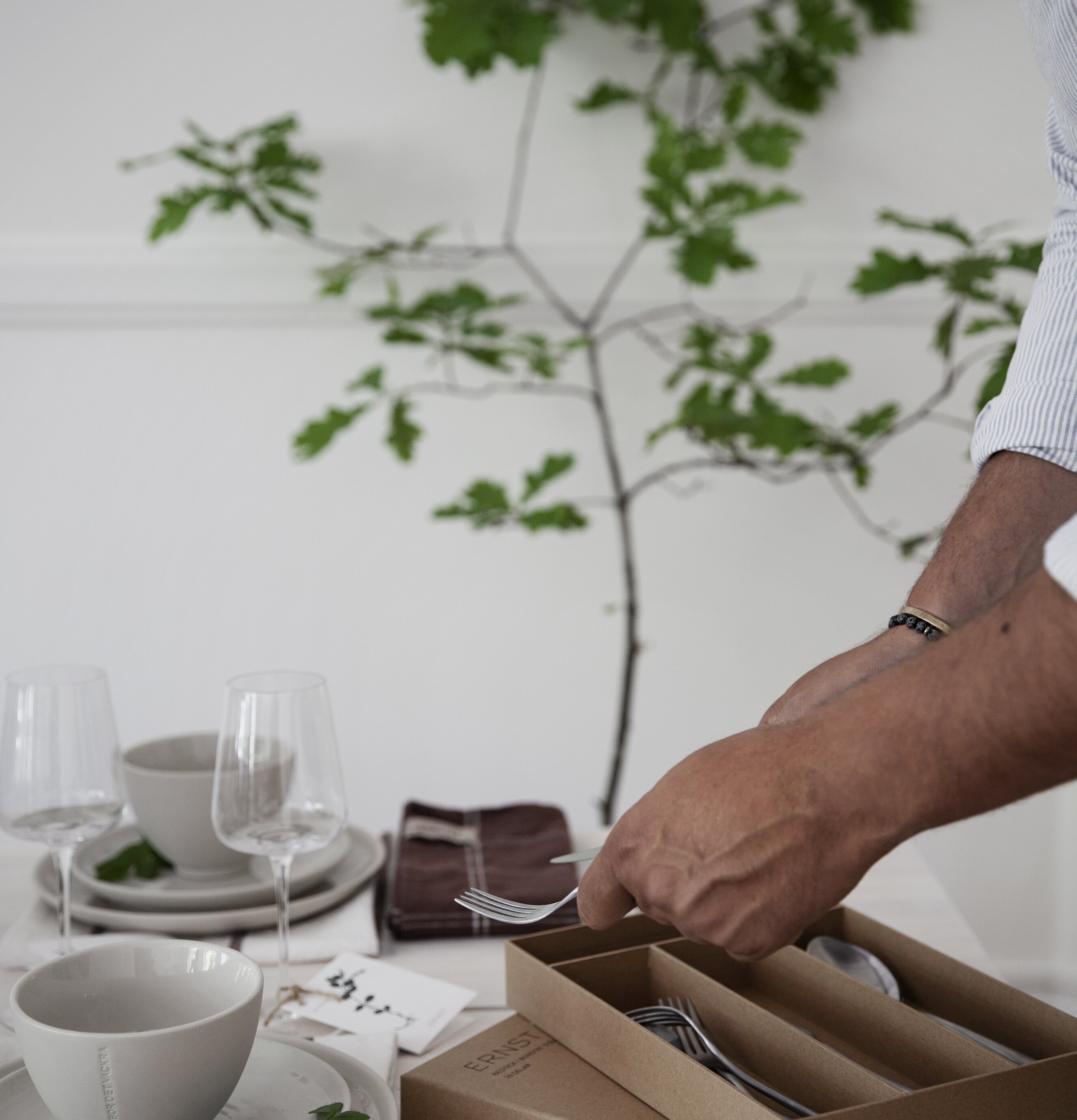 Bestick 16 Delar från Ernst i elegant kartongförpackning