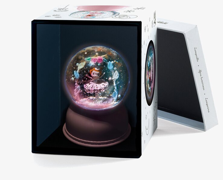 Nattlampa Ballerina från Brigbys med balettdansös i snökula