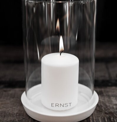 Bild av stilren ljuslykta med enkel och funktionell design