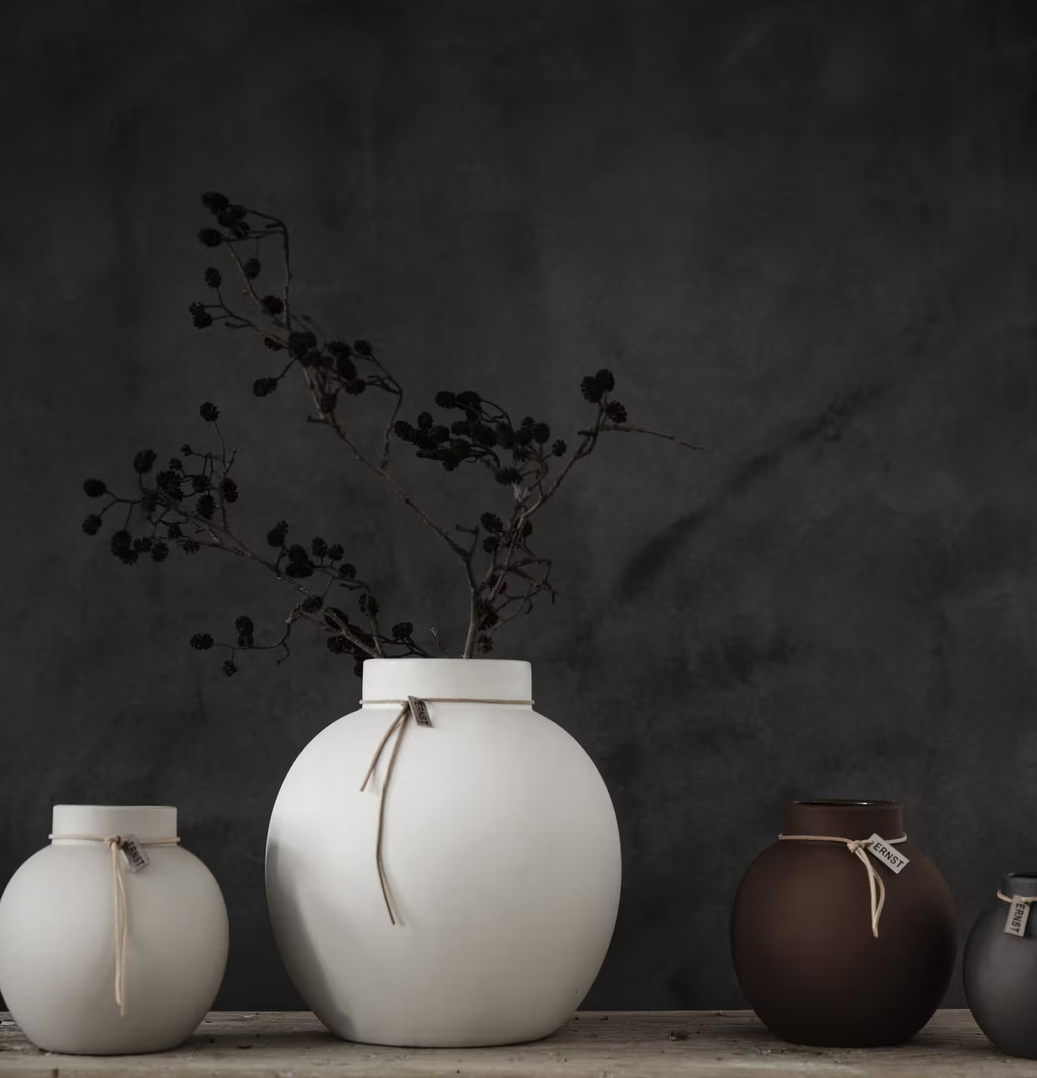 Fyra vaser från Ernst, inklusive Vas Stengods Rost