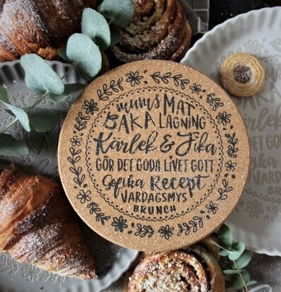 Underlägg Kärlek & Fika från Majas Cottage med bakverk