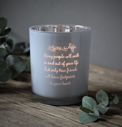 Ljuslykta - Footprints Vit från Majas Cottage på träbord