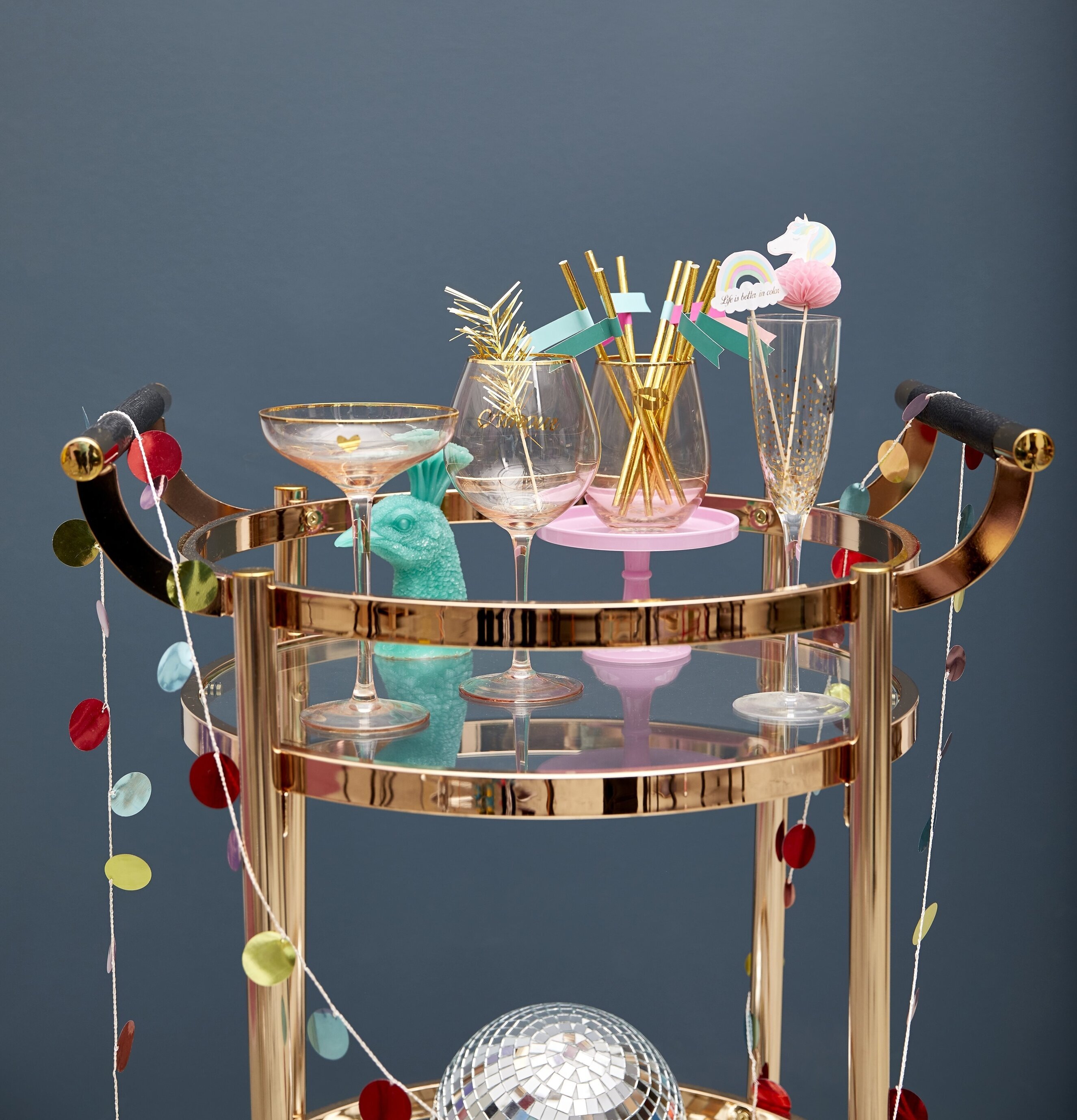 Sugrör Med Banderoll från Rice på elegant serveringsvagn