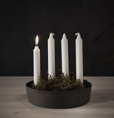 Ljusskål 4 Kronljus Mörkgrå från Ernst med tända ljus