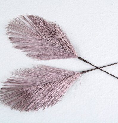 Fjäder/Tråd Lila från A Lot Decoration på ljusgrå bakgrund