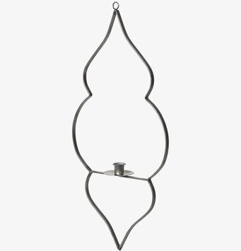 I Am Wave Ljusstake från I AM Interior på en ljus vägg