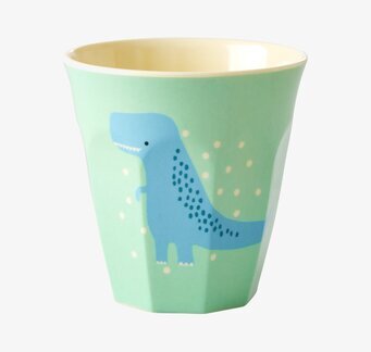 Foto av mugg med dinosauriemotiv och lekfull design