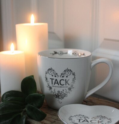 Mugg Tack - Majas Cottage med blomsterram och tacktext