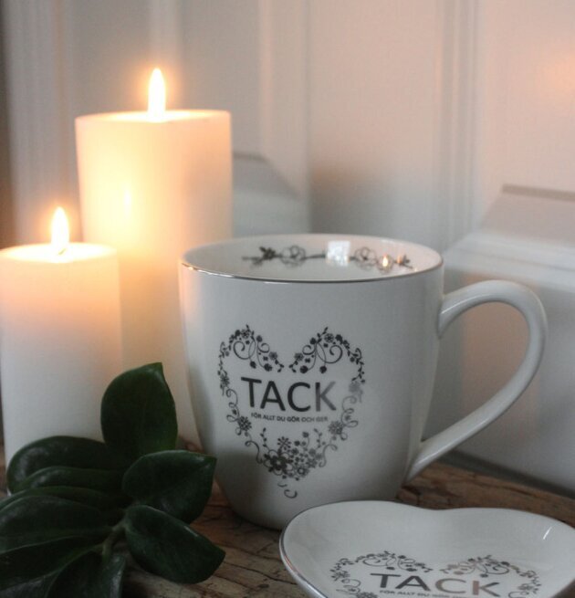 Mugg Tack - Majas Cottage med blomsterram och tacktext