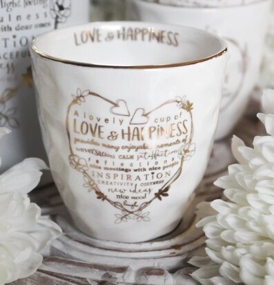 Mugg Love & Happiness Guld från Majas Cottage med blommor