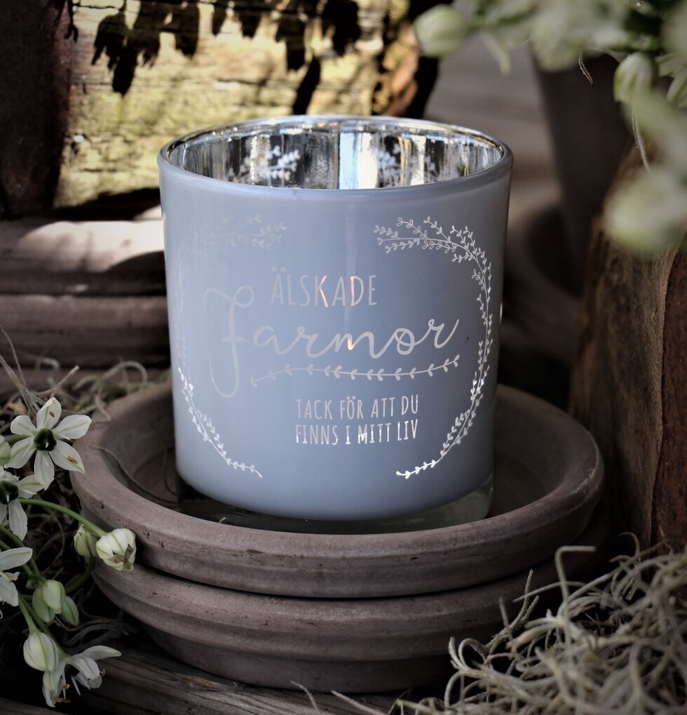 Ljuslykta Älskade Farmor från Majas Cottage i grått glas