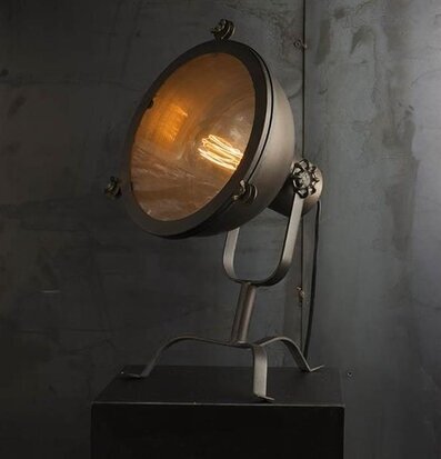 Lampa Industrial från Multi Agentur med robust design