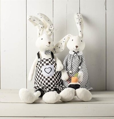 Sittande Påskhare Svart/Vit från Multi Agentur, två harar