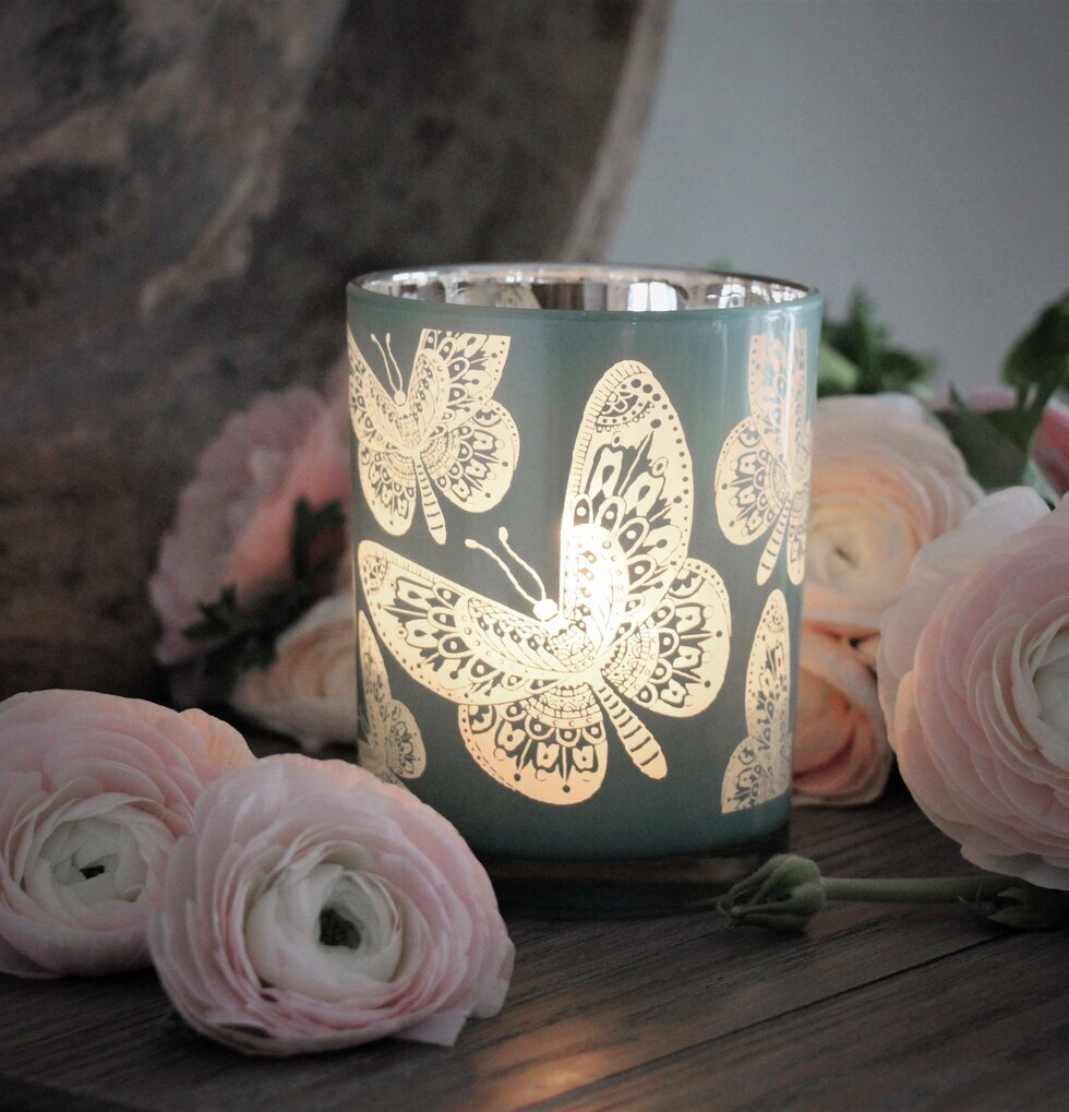 Ljuslykta - Butterflies Aqua från Majas Cottage med fjärilar